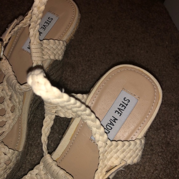 Steve Madden. Cream Wedges. Sz 7.5 - Picture 2 of 4